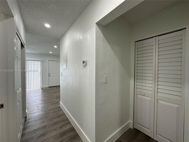 Building Photo - 6032 SW 25th St