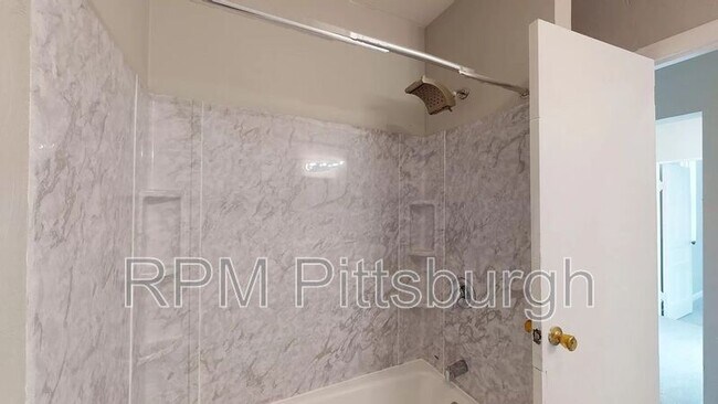 Building Photo - 2824 Salisbury St