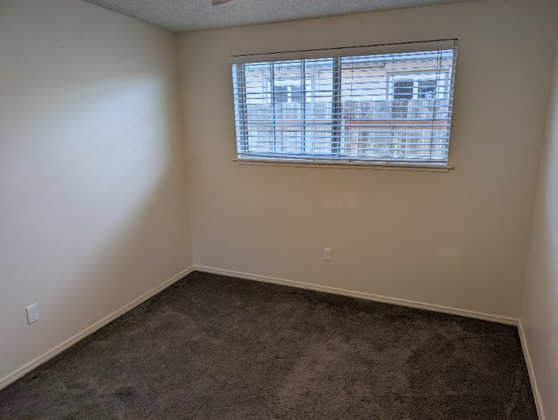 Building Photo - 730 Holly Ave