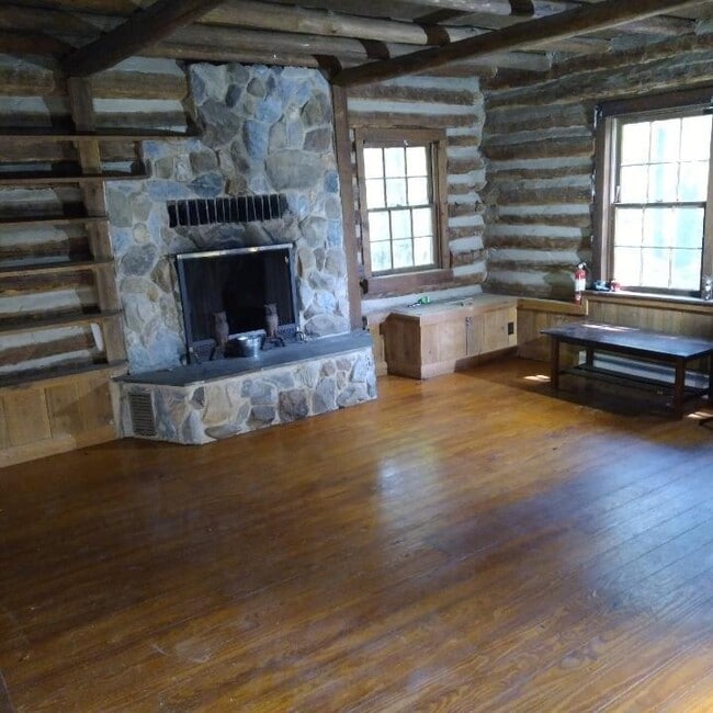 Building Photo - 394 Rock Hill Dr