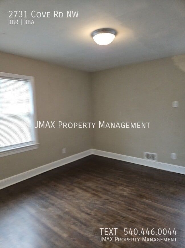 Building Photo - 2731 Cove Rd