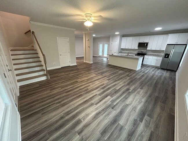 Building Photo - LEASING FOR AUGUST 2026!