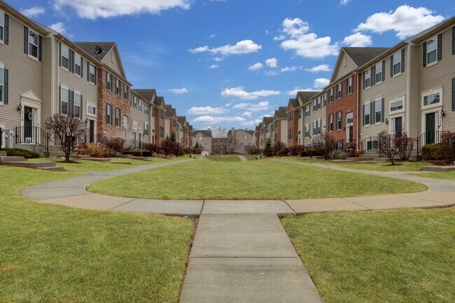 Building Photo - 214 Lionel Dr