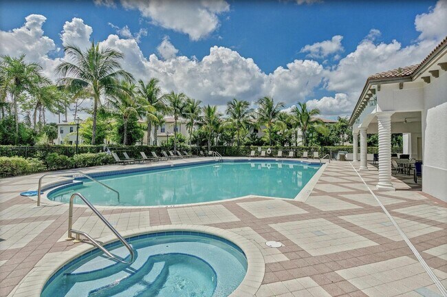 Building Photo - 2025 Sugar Maple Dr