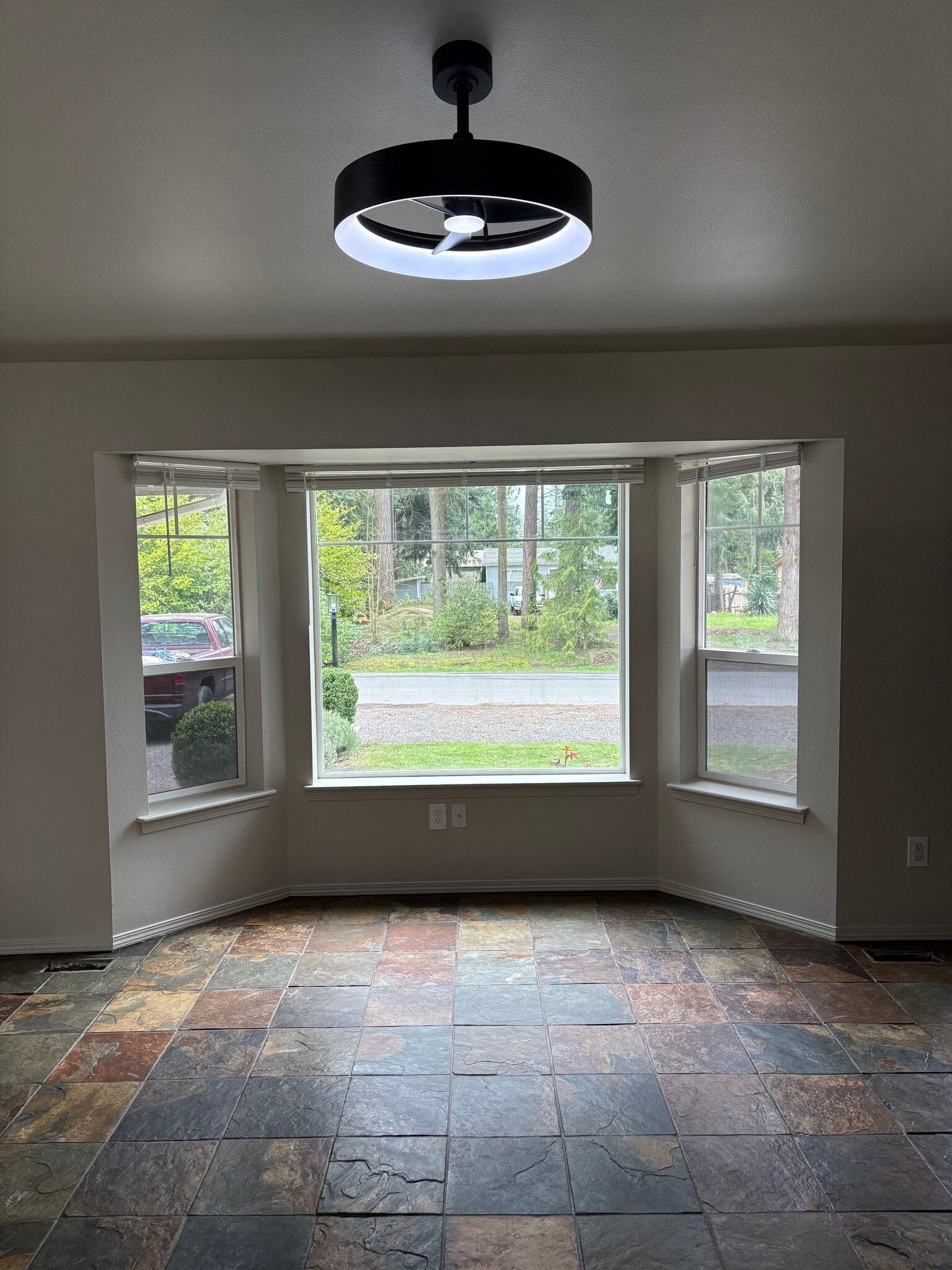 Building Photo - 1385 Graham Dr