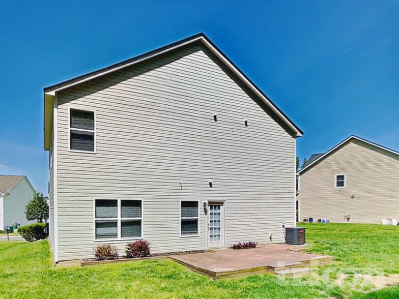 Building Photo - 1200 Ballina Way