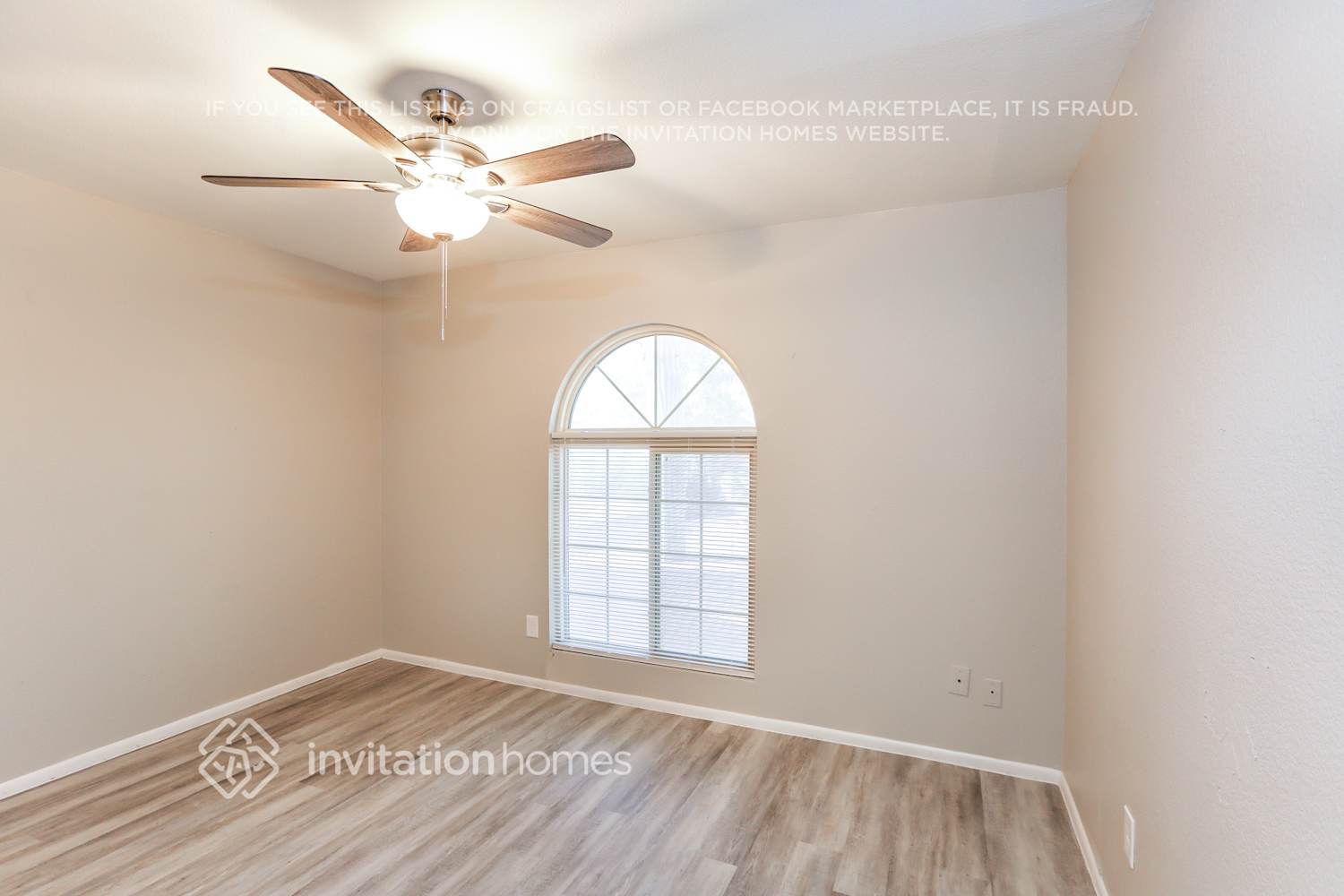 Building Photo - 8226 W Larkspur Dr