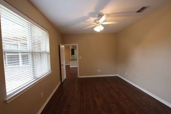 Building Photo - Coming Soon! Gorgeous 3 Bedroom Home in Th...