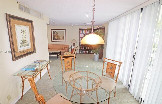 Building Photo - 1301 River Reach Dr