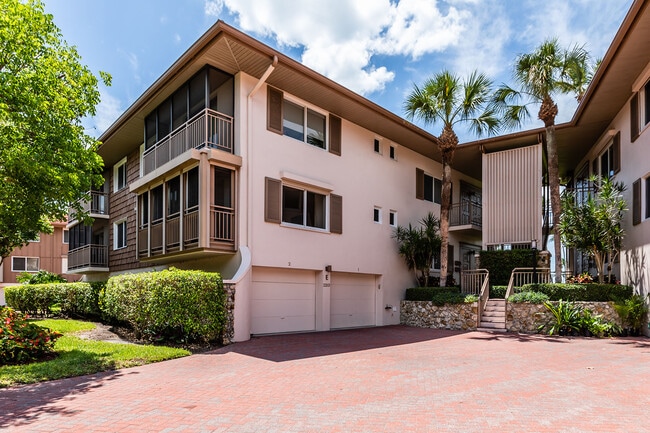 Building Photo - 2203 Gulf Shore Blvd N