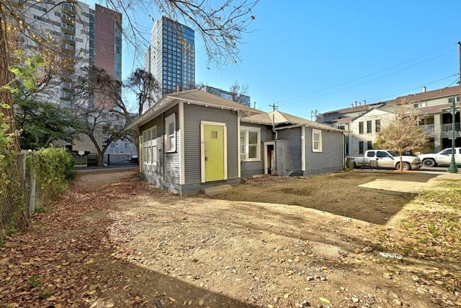Building Photo - 3 Bed House - Heart of West Campus