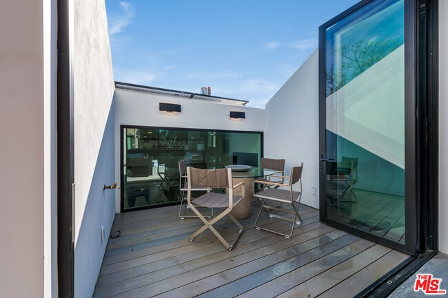 Building Photo - 857 Hilldale Ave