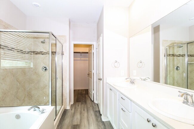 Building Photo - 2157 Barx Dr
