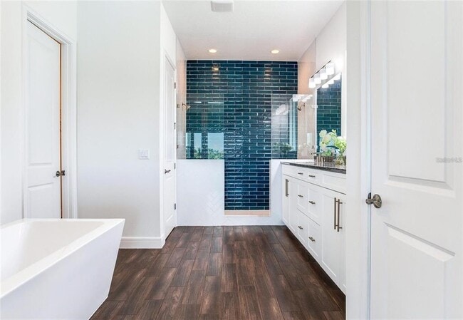 Building Photo - 635 115th Ave