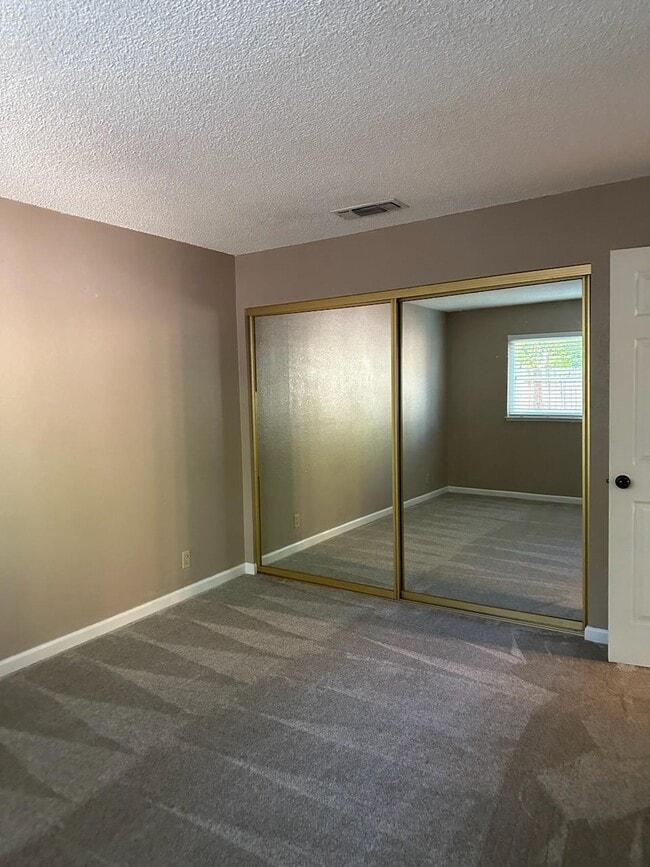 Building Photo - Charming & Cozy 2-Bedroom Home in West Sacramento - Perfect for Your Next Stay!