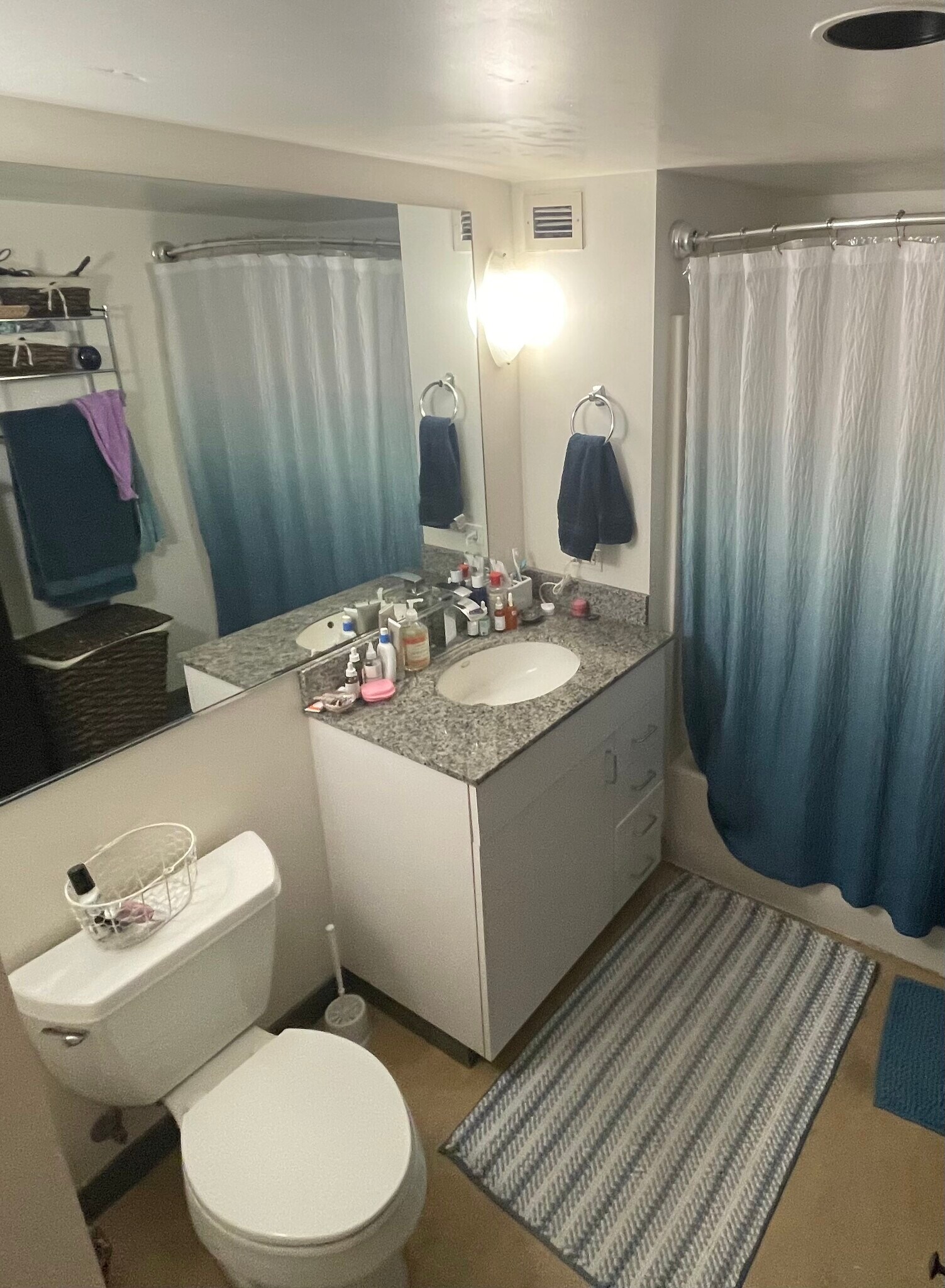 Building Photo - 425 W Beech St