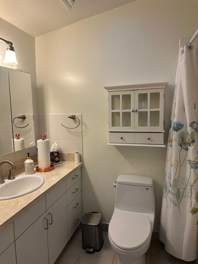 Building Photo - Kailua - Studio with 1 Bathroom, 2 parking