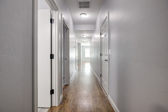 Building Photo - 1219 Leslie Ln