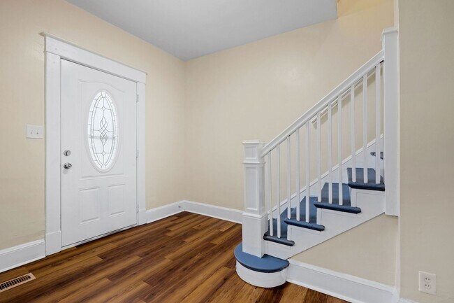 Building Photo - Completely Renovated 3 Bedroom Home in Hig...