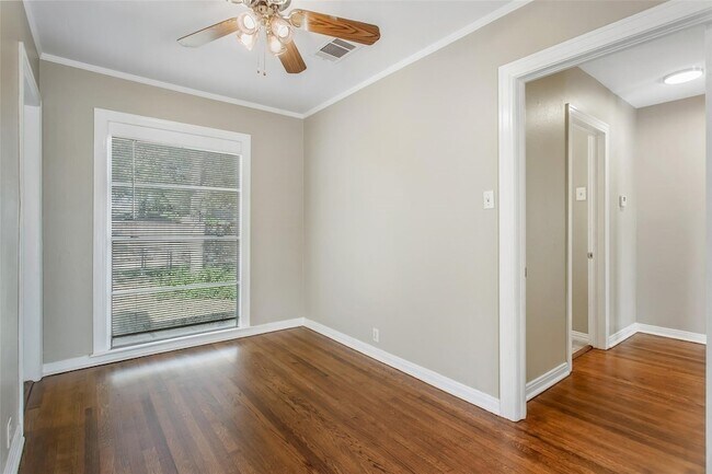 Building Photo - 5829 E Mockingbird Ln