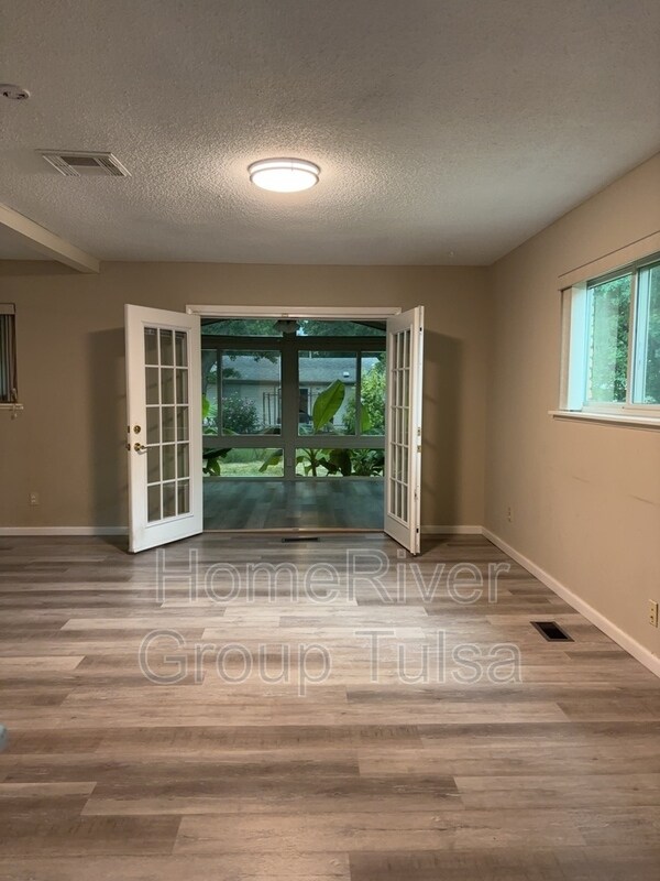Building Photo - 1814 S Ash Pl