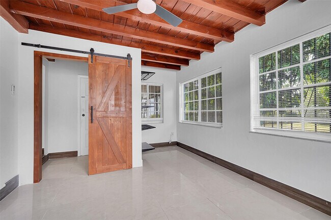 Building Photo - 330-348 SW 48th Ave