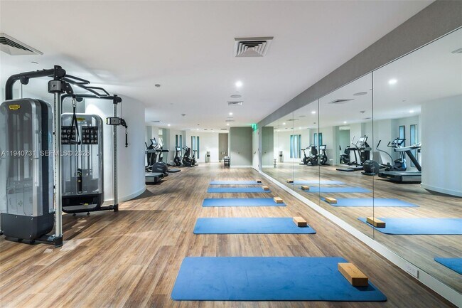 Building Photo - 2831 S Bayshore Dr