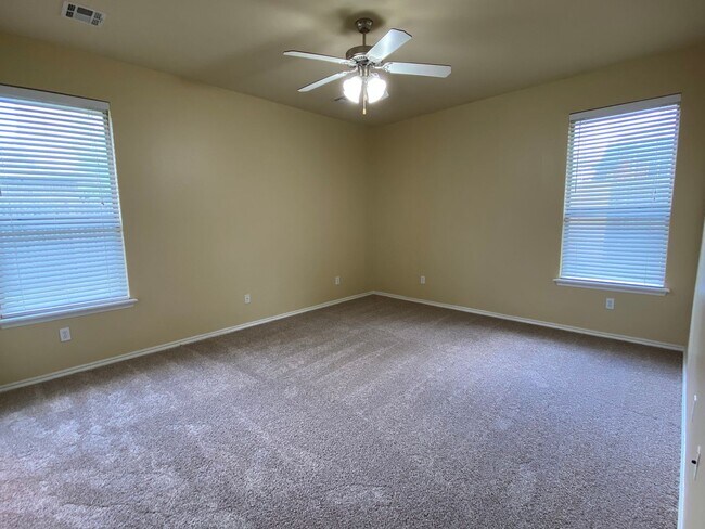 Building Photo - 3 Bed, 2 Bath NW OKC Home with Large Maste...