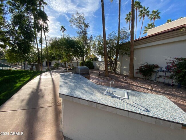 Building Photo - 2301 E Beachcomber Dr