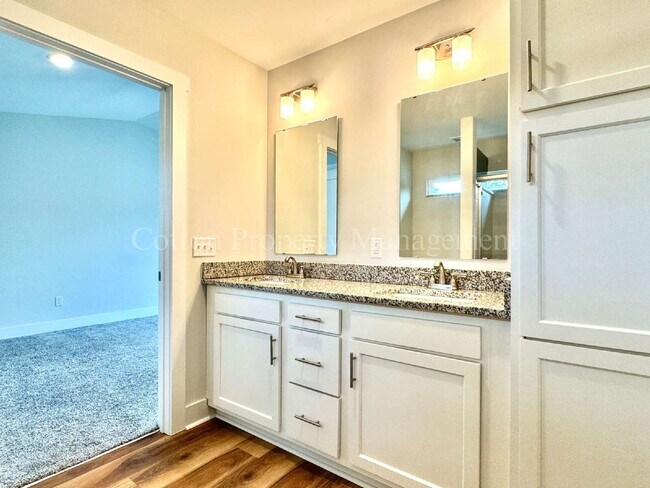 Building Photo - Modern 3BR/2.5BA Townhome | $2,100/mo. | P...