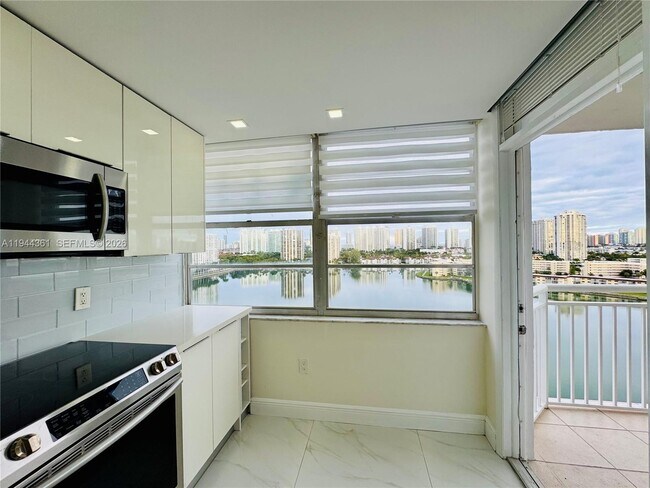 Building Photo - 18041 Biscayne Blvd