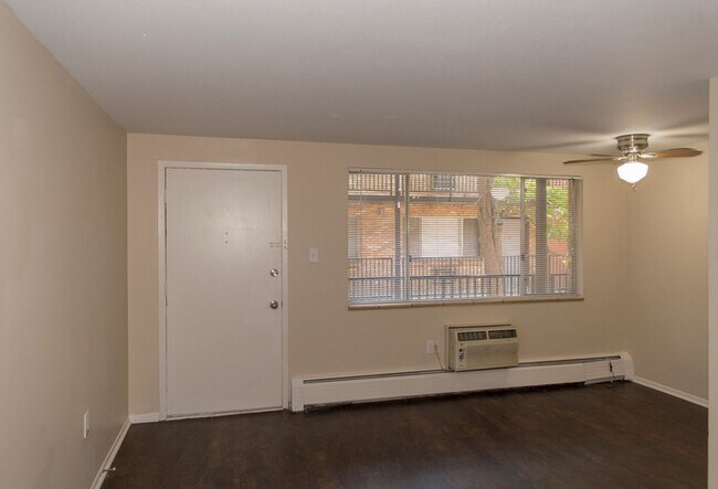 Building Photo - 809 N Dexter St