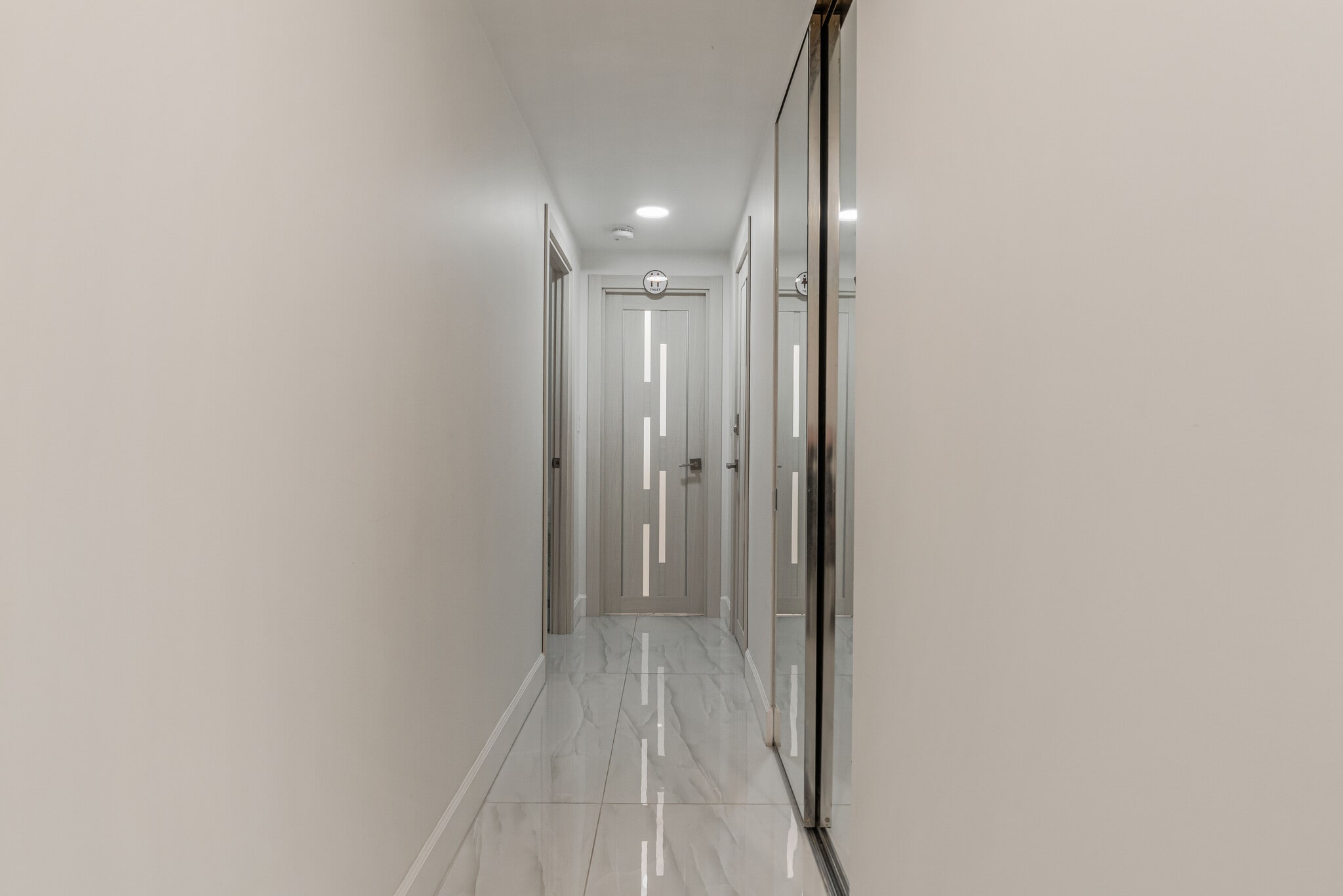 Building Photo - 321 S San Vicente Blvd