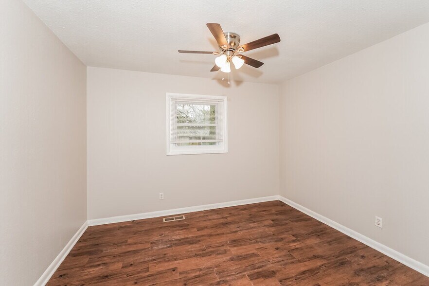 Building Photo - 325 16th Ave NW