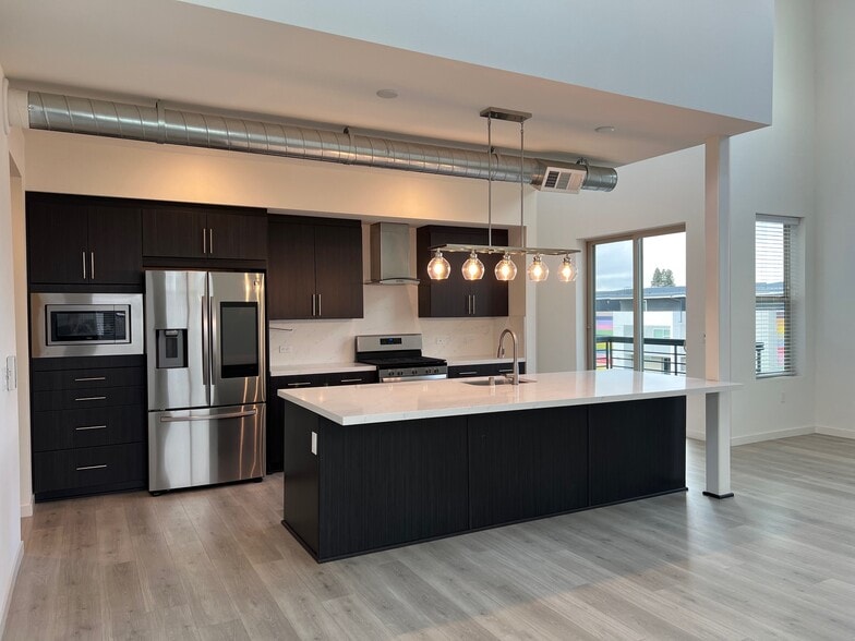 Primary Photo - The Flats at the Mill at Broadway