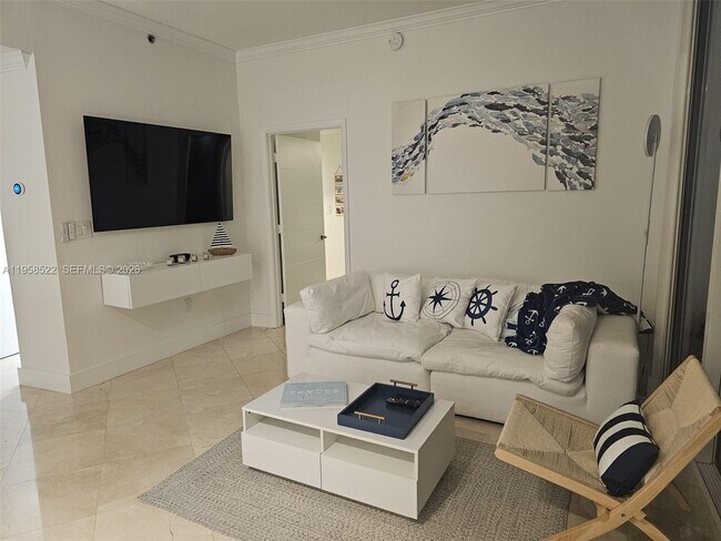 Building Photo - 6515 Collins Ave