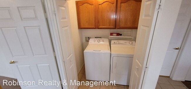 Building Photo - 2 br, 2 bath House - 3327 Erva St. Unit # 201