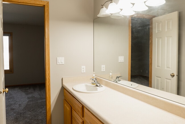 Building Photo - 7337 Collister Rd