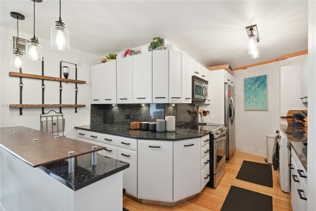 Building Photo - 1881 Washington Ave