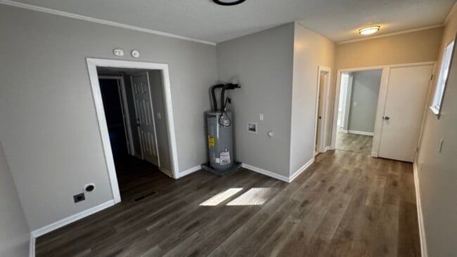 Building Photo - 1418 Snowden Ave