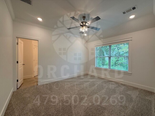 Building Photo - Bella Vista Single-Family Home- 2 Bed/ 2 B...