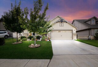 Building Photo - Bright & Airy Home on Curling Post