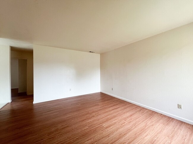 Building Photo - 4 Bedroom, 2 Bath Single Story Corner Lot Home in Rancho Cordova