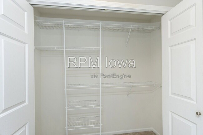 Building Photo - 1108 NE 7th Ln