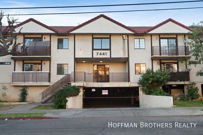 Building Photo - 7441 Hazeltine Ave