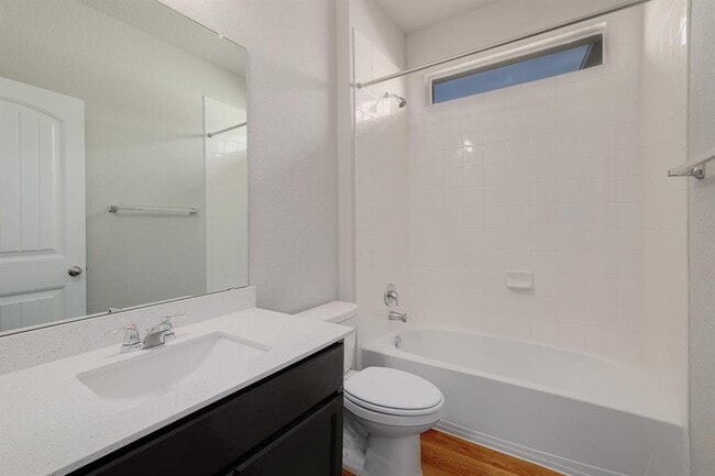 Building Photo - 105 Brunnen Wy