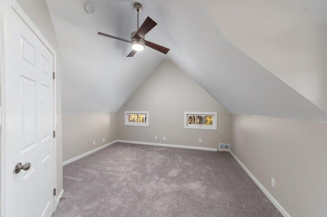 Building Photo - 270 S Center St