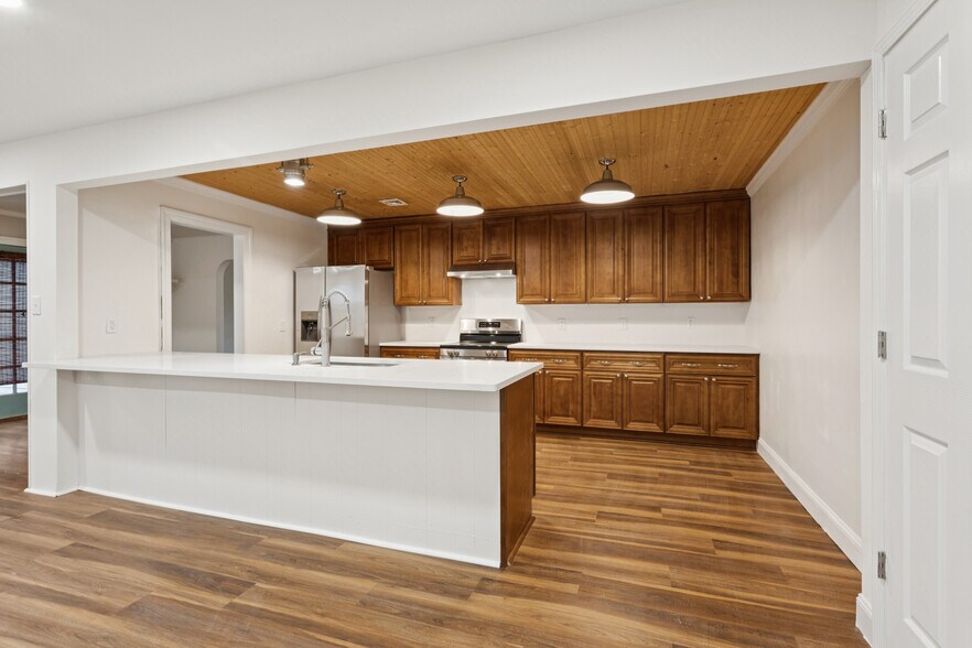 Building Photo - 12 Meadow Dr