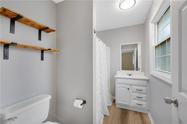 Building Photo - 700 Tilley Rd