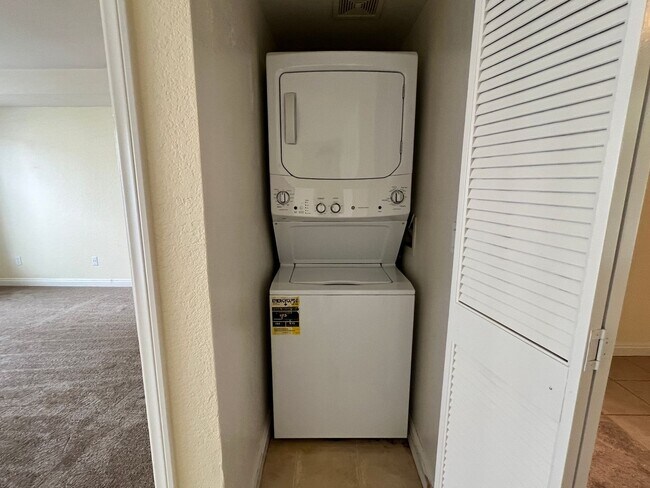 Building Photo - Beautiful Condo For Rent Near in Linda Vista